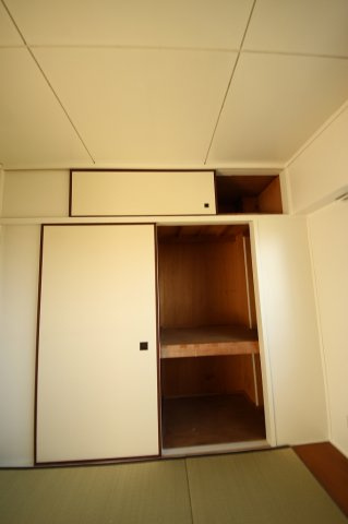 ビレッジハウス奈良部2号棟の収納|こまごまとしたものを収納できそうですね