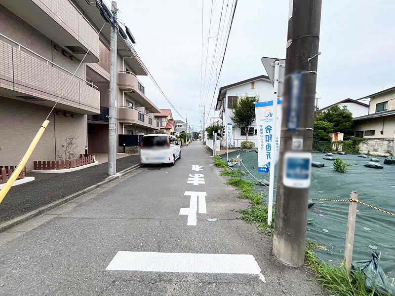 売地　藤沢市鵠沼藤が谷4丁目の前面道路含む現地写真