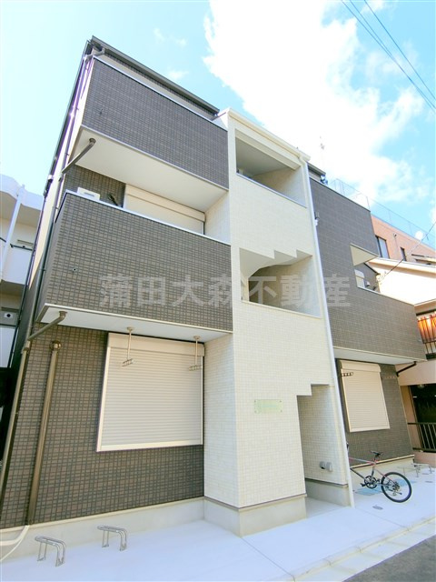 グロースフル蒲田の外観|2021年9月築　木造地上3階建て総戸数6戸　インターネット無料の人気賃貸アパート
JR京浜東北線蒲田駅徒歩圏内の東京都大田区西蒲田1丁目