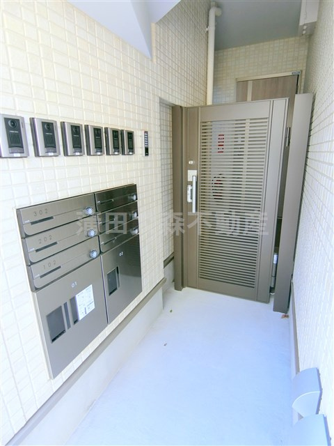 グロースフル蒲田のエントランス|ゲート式TVモニター付オートロック宅配BOXメールBOX　エントランス