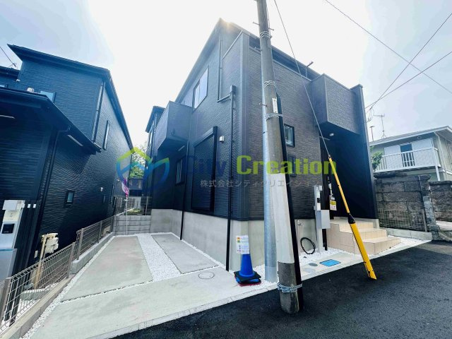 茅ケ崎市本村　新築戸建ての前面道路含む現地写真