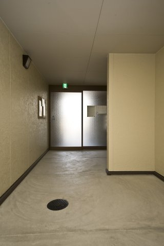 フラッティ廬山寺千本のエントランス