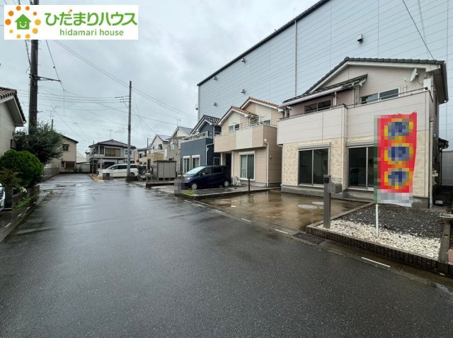 上尾市領家　中古一戸建ての前面道路含む現地写真
