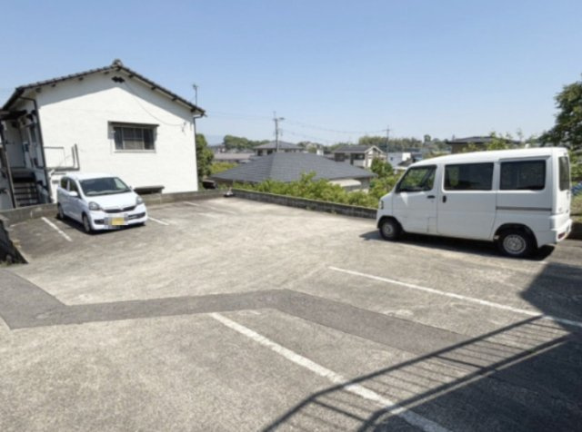 メイプルハイムの駐車場|敷地内に駐車場がございます