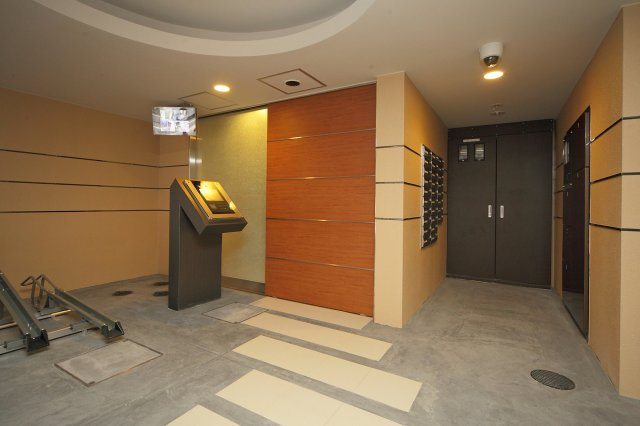 ルミネス姉西洞院のロビー