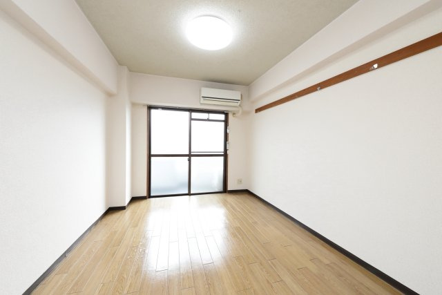 モンテベルデエイトの居間・リビング|303号室