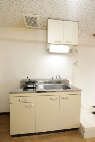 モンテベルデエイトのキッチン|303号室