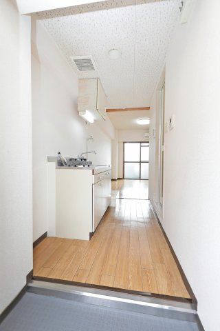 モンテベルデエイトの玄関|玄関→居室