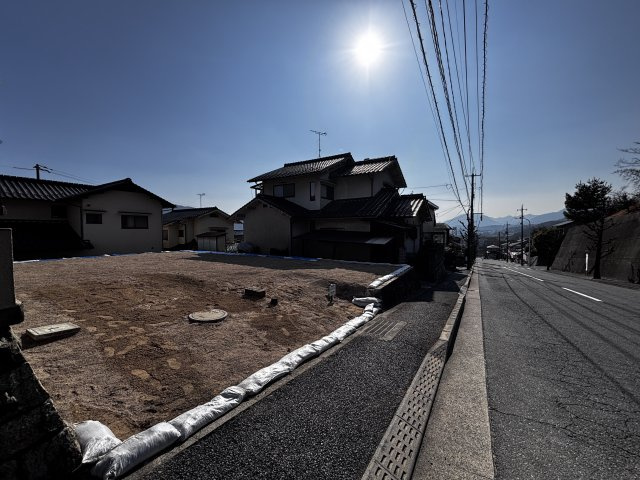 売土地　上安５丁目の前面道路含む現地写真