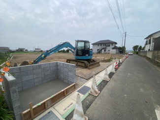 【前面道路含む現地写真】