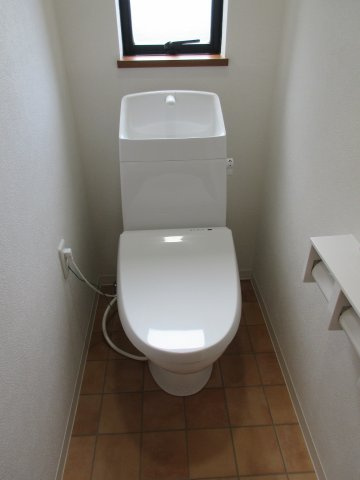 昭島市緑町2丁目　中古戸建のトイレ|2階トイレ