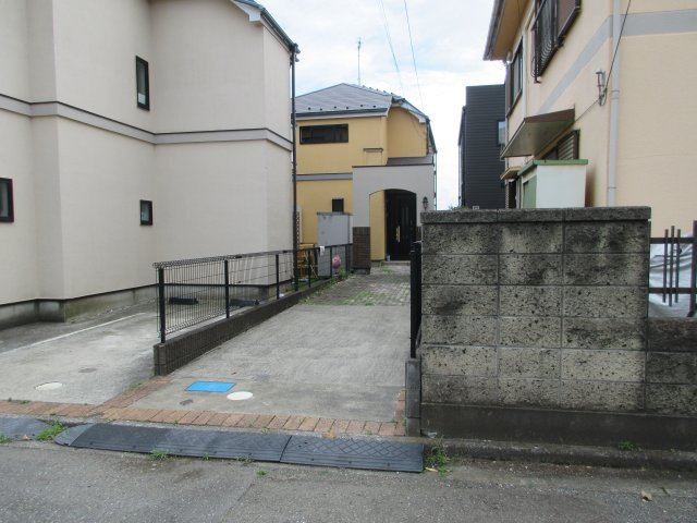 昭島市緑町2丁目　中古戸建の駐車場|駐車2台可！