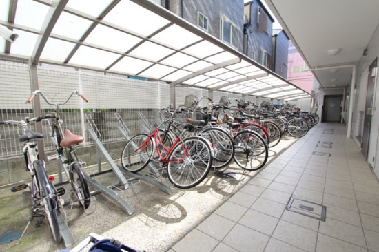 カーサフィオーレ桂の駐車場|駐輪場