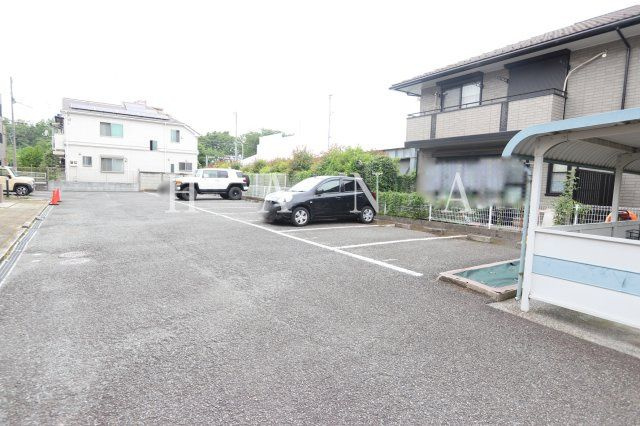 エスポワール東大和の駐車場