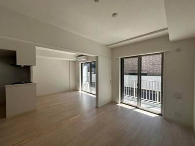 【洋室】 | ルーチェ日吉 | 南向き洋室6帖☆バルコニーに繋がるお部屋です！ベッドを置いて寝室にするのもオススメです☆