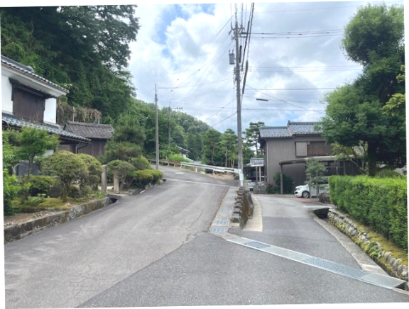 越前市村国1丁目132坪売地の前面道路含む現地写真