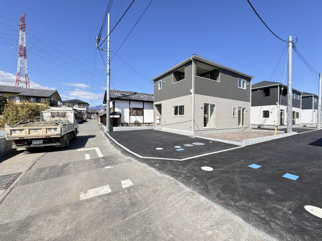 新築　高崎市箕郷町下芝第6　クレイドルガーデン　1号棟の前面道路含む現地写真|現地写真　西側接道幅員約4ｍ