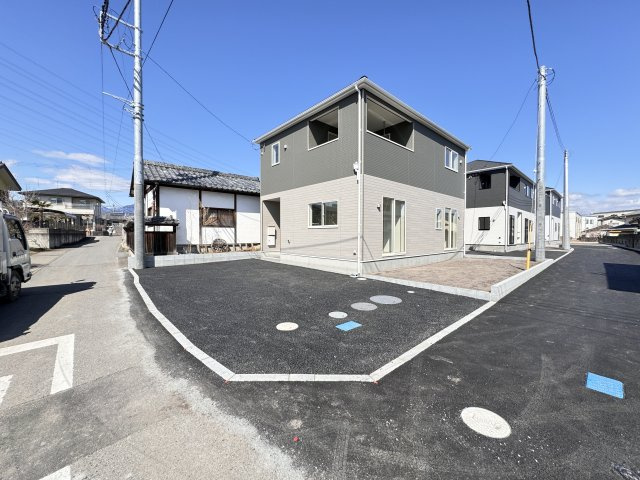 新築　高崎市箕郷町下芝第6　クレイドルガーデン　1号棟の駐車場|現地写真　駐車スペースは並列3台分可能です！
