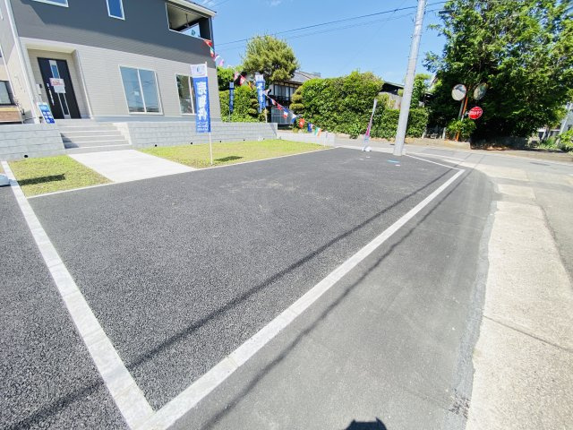 新築　高崎市箕郷町西明屋第4　クレイドルガーデン　3号棟の駐車場|現地写真　駐車スペースは建物南側に並列3台分可能です！
