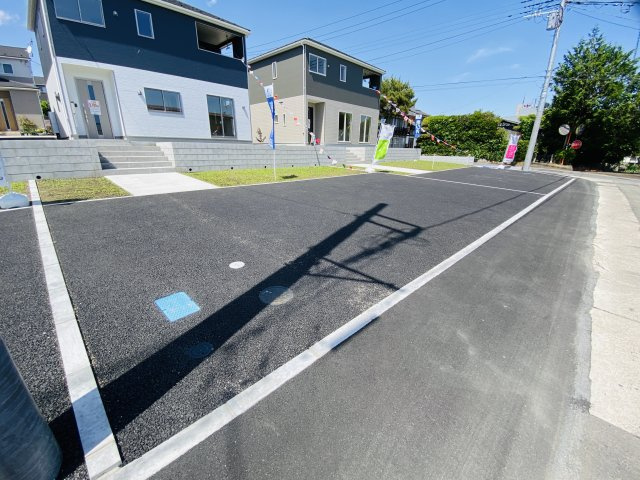 新築　高崎市箕郷町西明屋第4　クレイドルガーデン　2号棟の駐車場|現地写真　駐車スペースは建物南側に並列3台分可能です！
