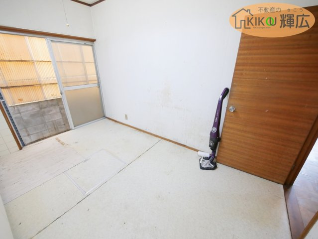 【居間・リビング】 | 加古川市野口町長砂　中古戸建 | 庭先には選択ものが干せるようになっております。