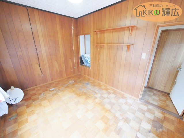 加古川市野口町長砂　中古戸建の洋室|2F洋室は約6帖ございます。二面採光で陽当たり良好です。