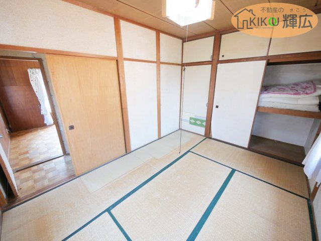 加古川市野口町長砂　中古戸建の和室|2F：和室は約6畳ございますので、寝室としても最適ですね