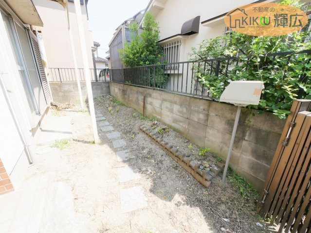 加古川市野口町長砂　中古戸建の庭|南向きのお庭です。陽当たり良好ですのでガーデニングスペースとしてオススメです。