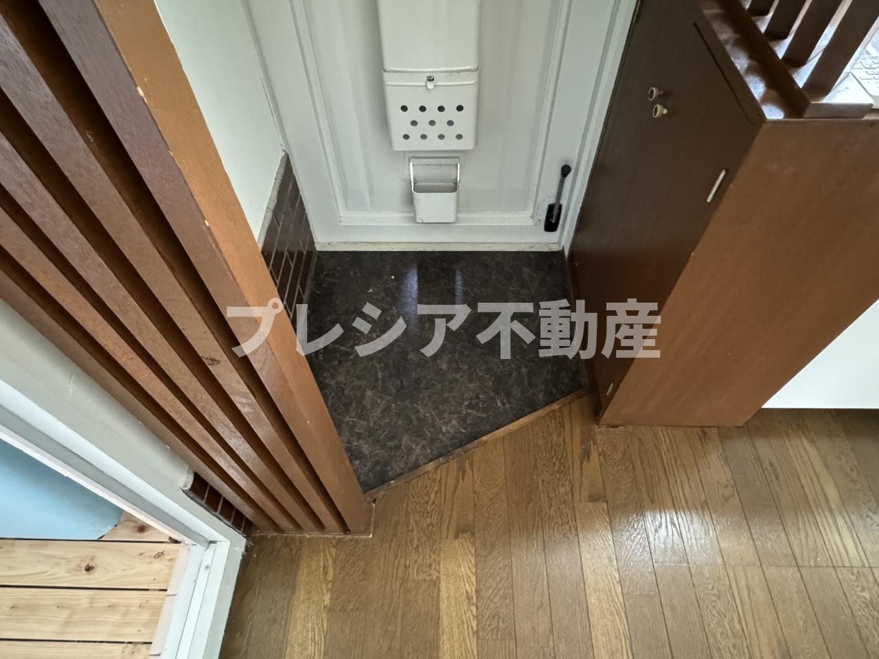 三宝マンションの玄関