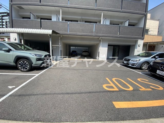 ArtizA千代田の駐車場