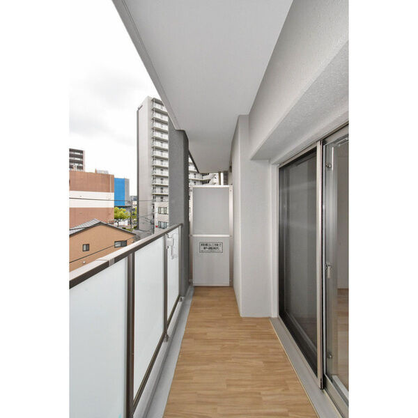 エスリード新栄テセラのバルコニー