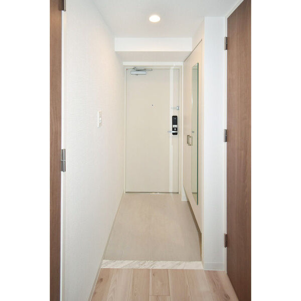 エスリード新栄テセラの玄関