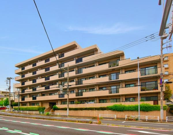 横浜市神奈川区片倉２丁目の中古マンションの外観|周辺は生活利便施設が点在しています。
是非一度、現地へお越しください！
ご自宅までの送迎も可能です！