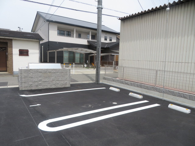 ファルコ土山の駐車場