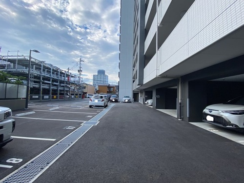 アルファステイツ熊本駅東の駐車場