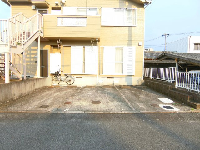 ハイツKOYAMA の駐車場