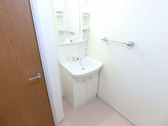 ハイツKOYAMA の独立洗面台|別部屋の参考写真