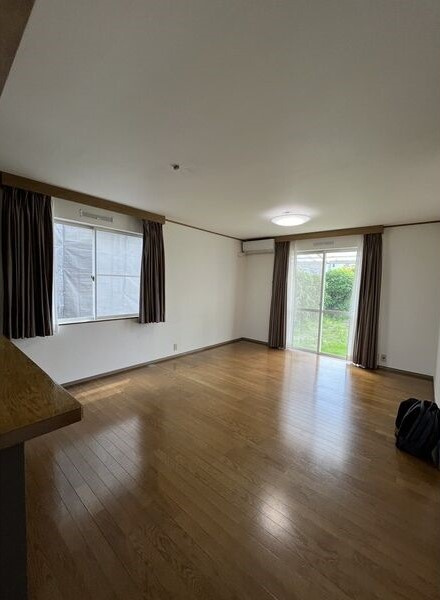 アメニティヒルズ貴船Ｅ棟の居間・リビング