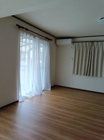 小山市神鳥谷４丁目の居間・リビング