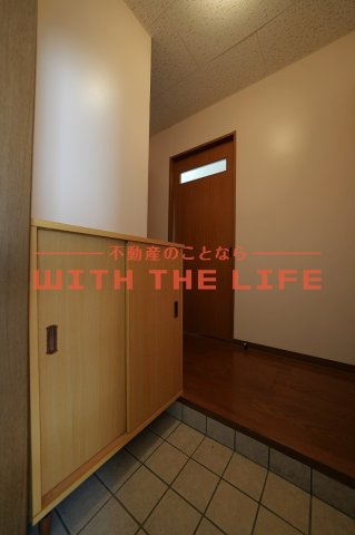コーポ杏【キャッシュバック対象物件】の玄関|収納もある玄関です