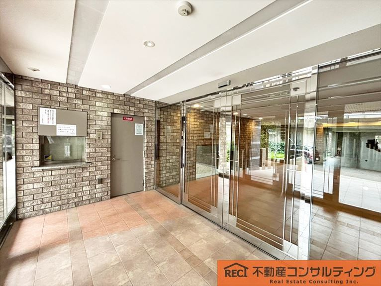 ネバーランド香櫨園夙川パークサイドのエントランス