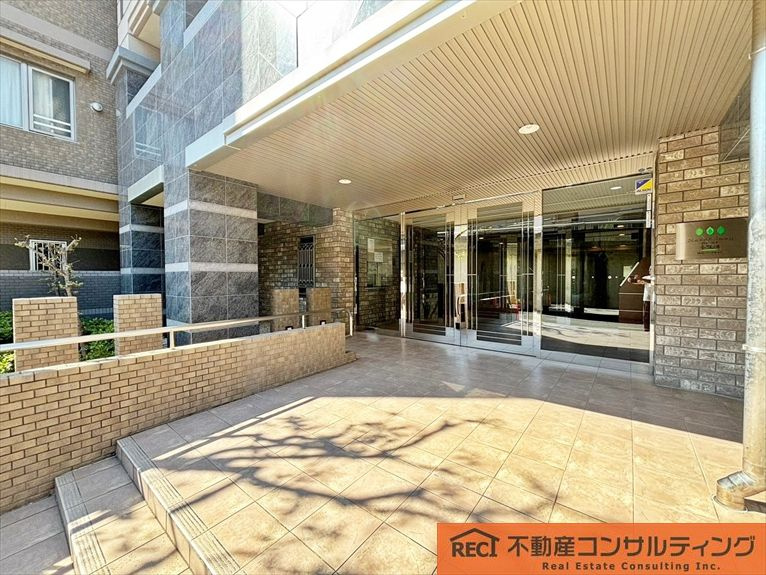 ネバーランド香櫨園夙川パークサイドのエントランス