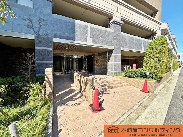 ネバーランド香櫨園夙川パークサイドのエントランス