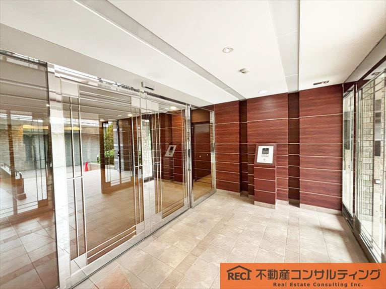 ネバーランド香櫨園夙川パークサイドのエントランス