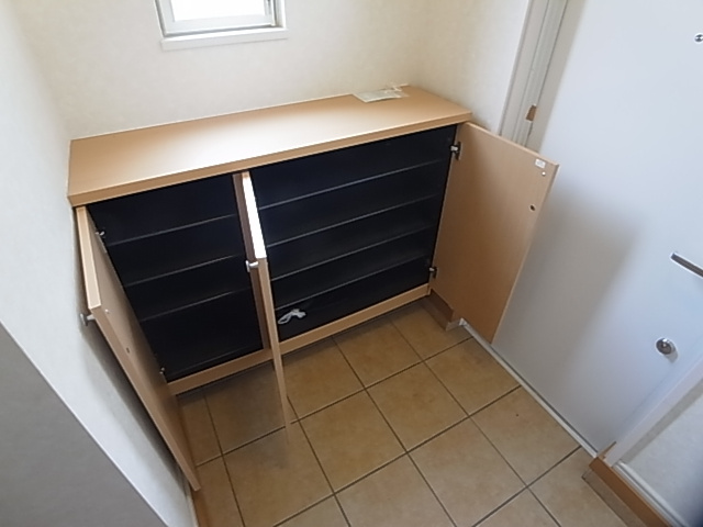 神戸市兵庫区矢部町の一戸建ての玄関|シューズボックス付き