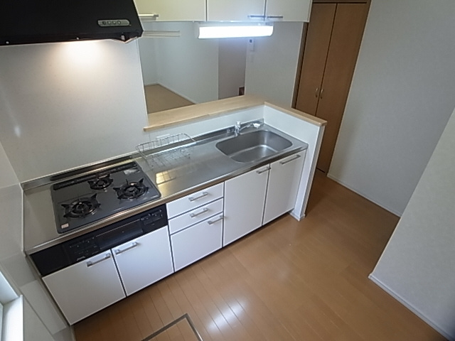 神戸市兵庫区矢部町の一戸建てのキッチン|システムキッチン（ガス3口）