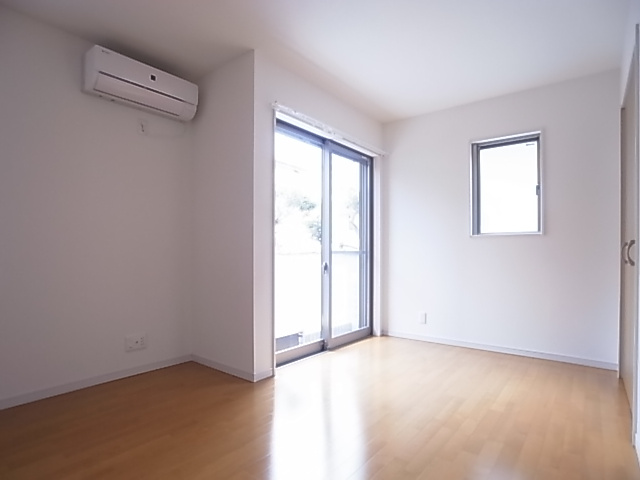 神戸市須磨区離宮前町２丁目のアパートの居間・リビング|リビング