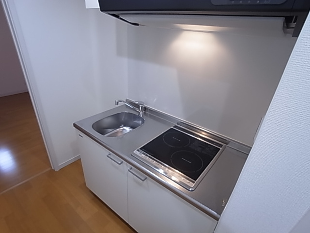 神戸市須磨区離宮前町２丁目のアパートのキッチン|システムキッチン（IH２口）