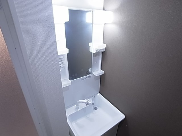 神戸市須磨区離宮前町２丁目のアパートの洗面所|独立洗面台