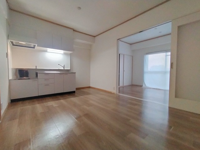 神戸市兵庫区西出町１丁目の賃貸マンションの居間・リビング